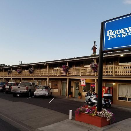 Rodeway Inn & Suites Pendleton Bagian luar foto
