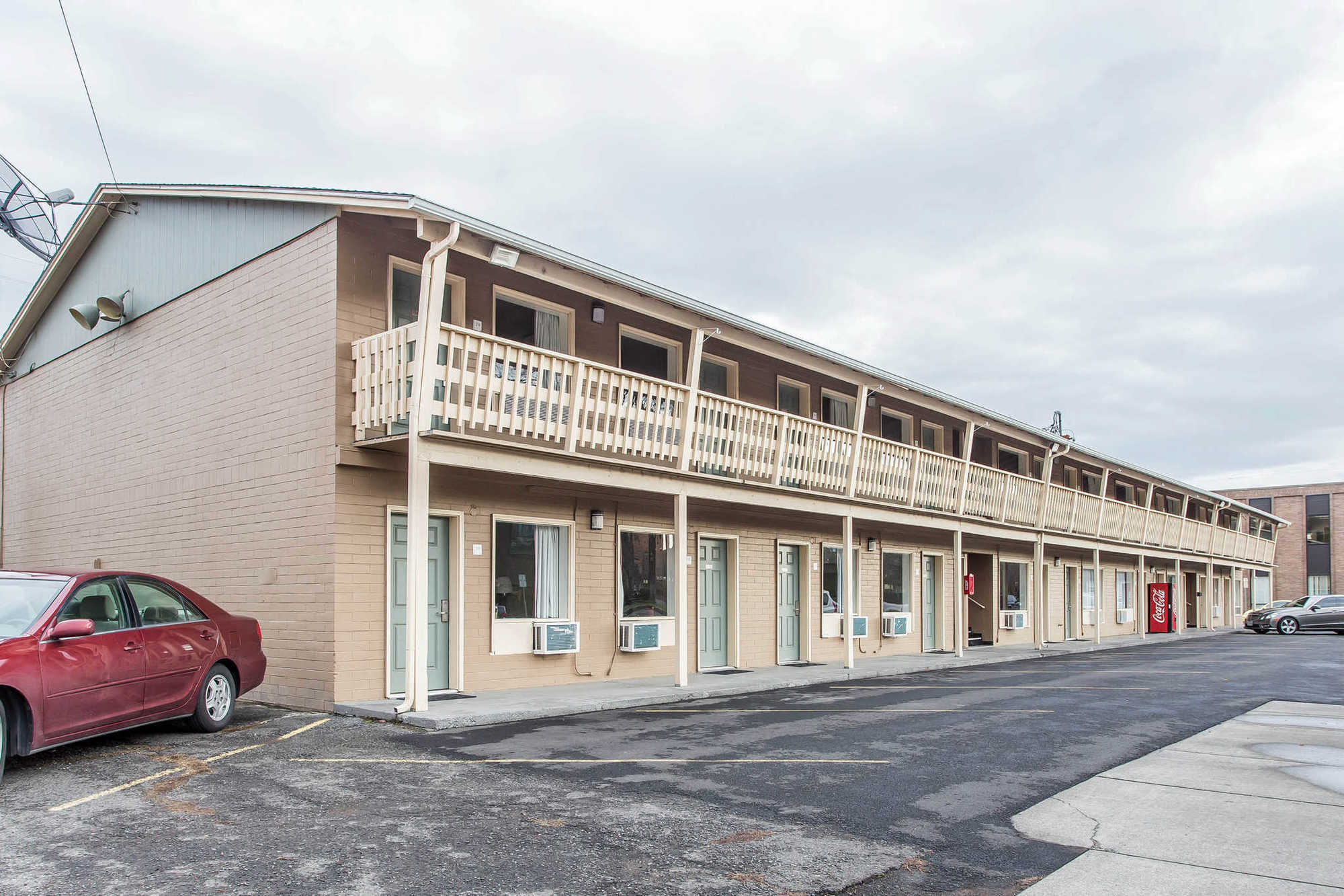 Rodeway Inn & Suites Pendleton Bagian luar foto