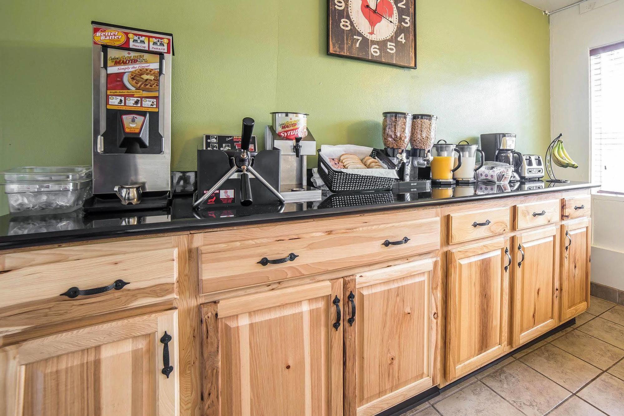 Rodeway Inn & Suites Pendleton Bagian luar foto