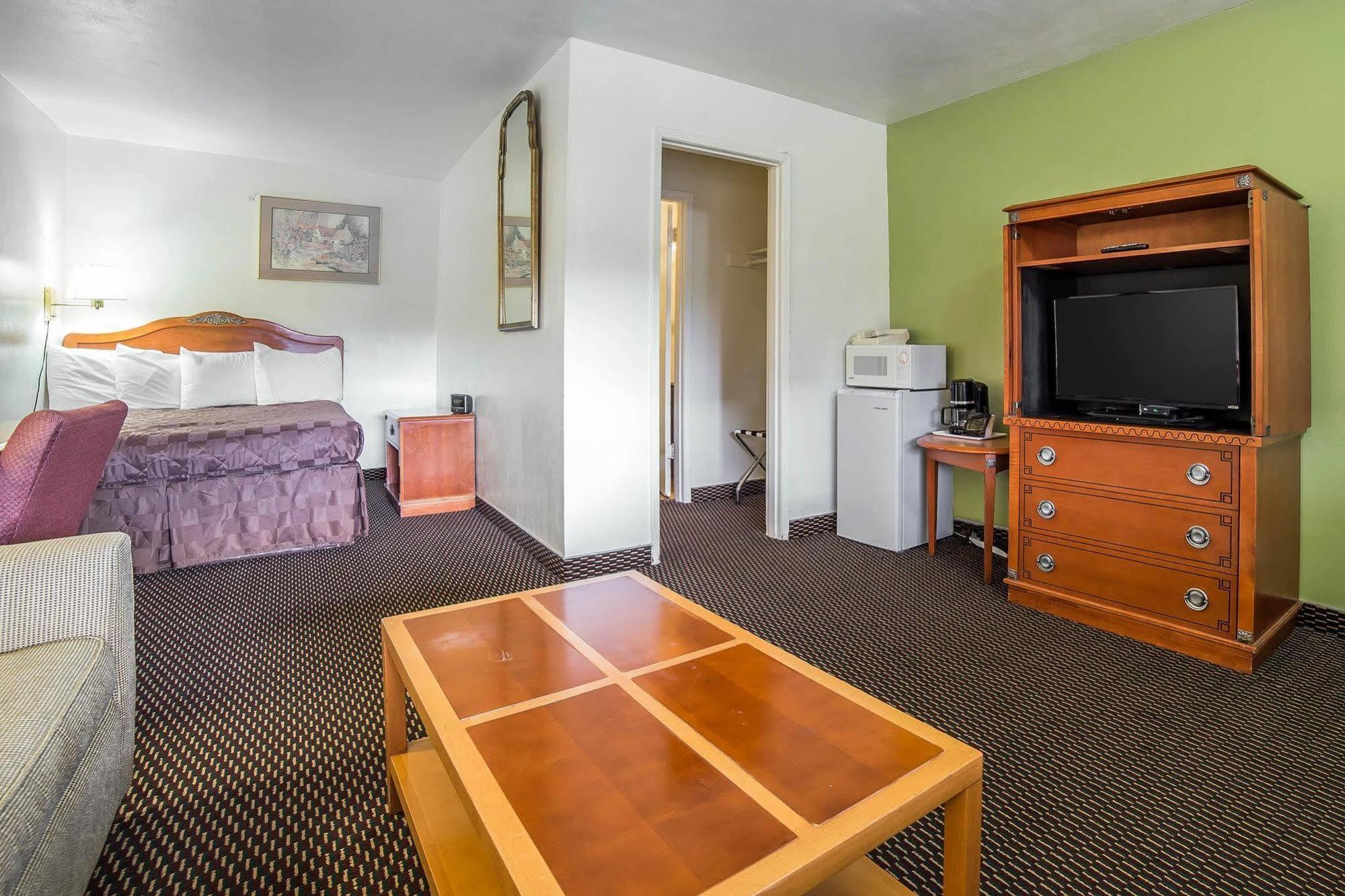 Rodeway Inn & Suites Pendleton Bagian luar foto
