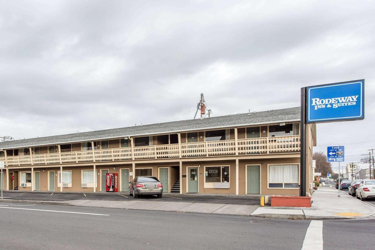 Rodeway Inn & Suites Pendleton Bagian luar foto